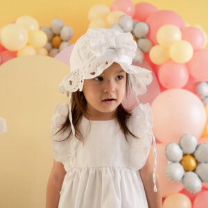 Little A by A'dee Juniper witte jurk met gave details en bloomer model 3