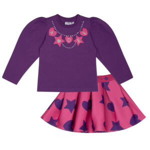 A'dee Taylor paarse longsleeve top en fel roze rok met sterrenopdruk